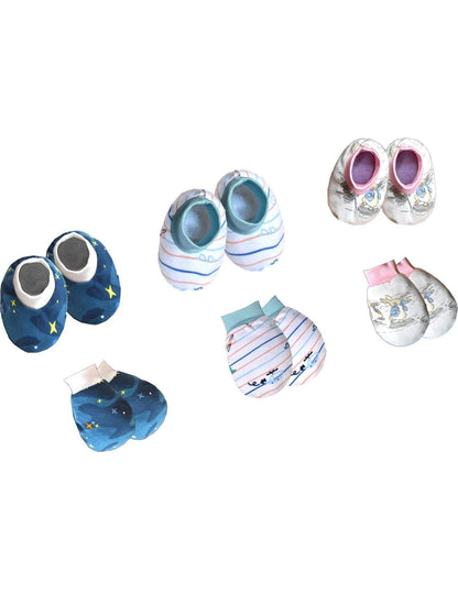 VParents Baby Mitten and Booties Set New Born Printed Gloves & Socks Combo (Multicolor,0-6 Months) Pack of -2